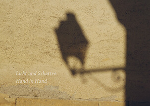 Licht und Schatten Hand in Hand - Faltkarte